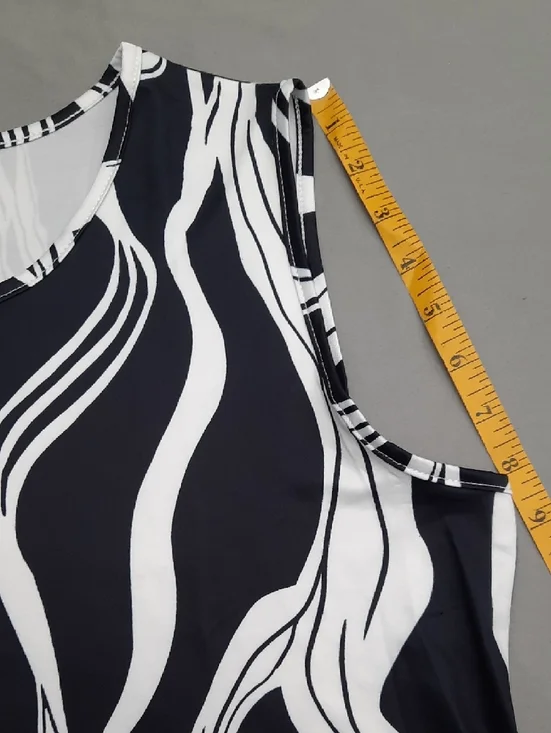 Women’s Black & White Sleeveless Wave-Print Top - Size XXL - Picture 8 of 11